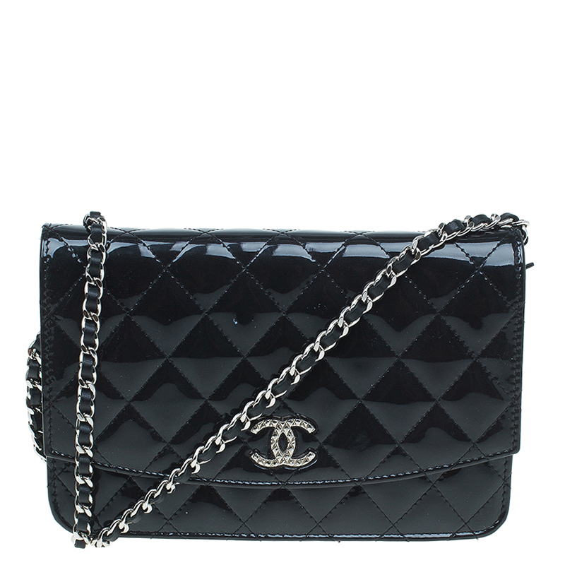 مملوكة مسبقًا Chanel Patent Quilted CC Logo Wallet On Chain