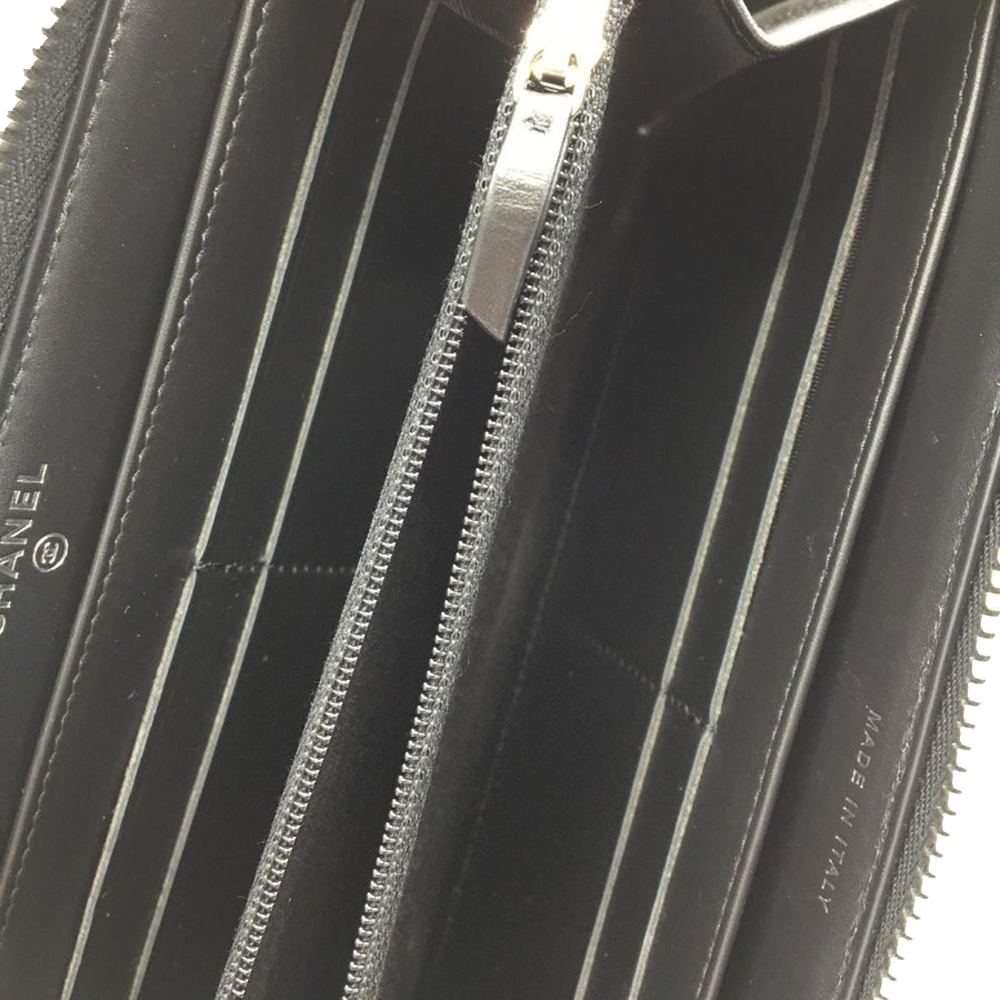 

Chanel Black Leather Camellia Star Long Wallet