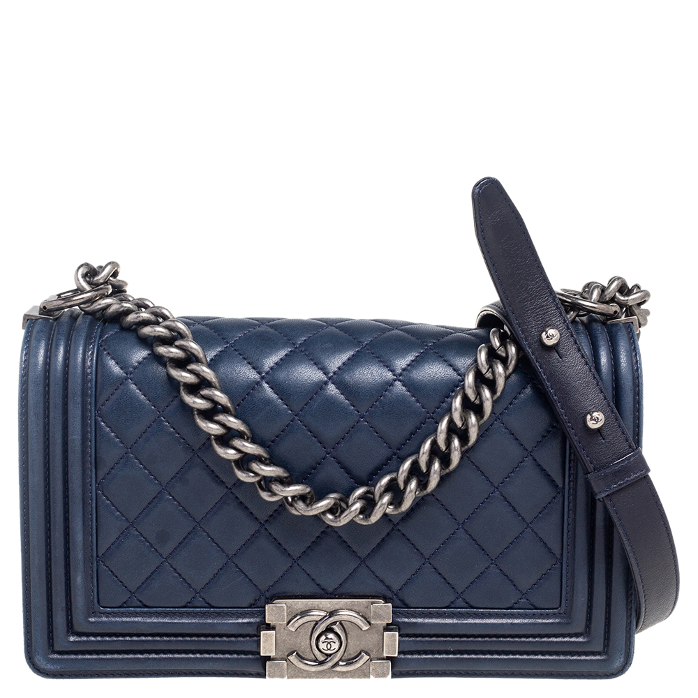 مملوكة مسبقًا Chanel Blue Quilted Leather Medium Boy Bag