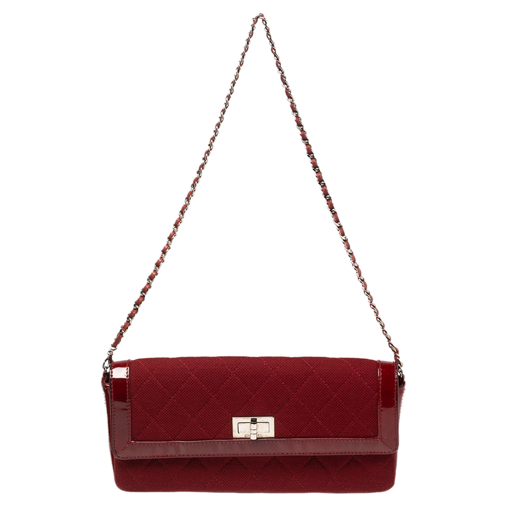 Pre Owned حقيبة كلتش شانيل سلسلة ريإيشو حافة جلد لامع وقماش مبطن أحمر داكن