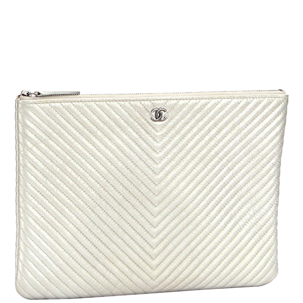 

Chanel White Leather Chevron Flap Clutch Bag
