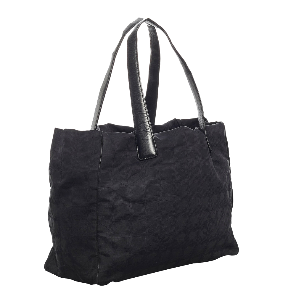 

Chanel Black Nylon Travel Line Tote bag