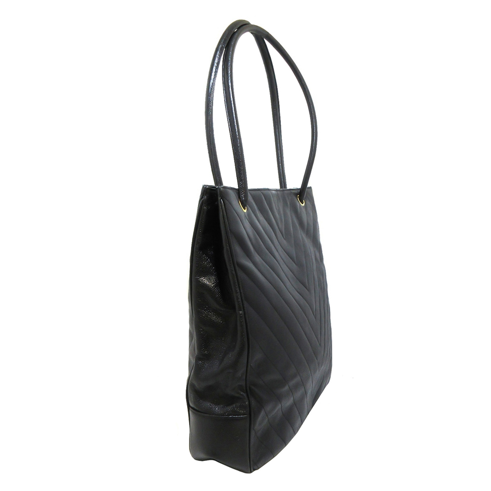 

Chanel Black Vintage Quilted Chevron Leather Tote Bag