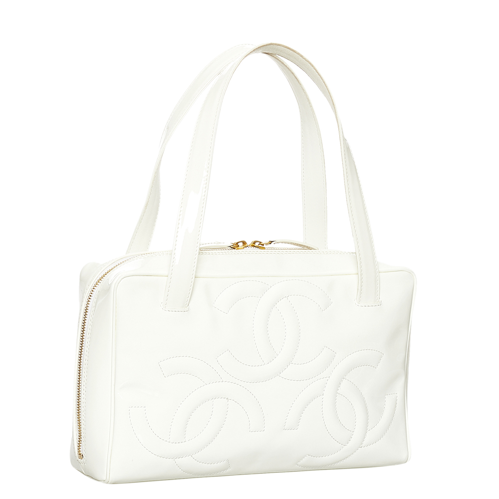 

Chanel White Patent Leather Shoulder Bag
