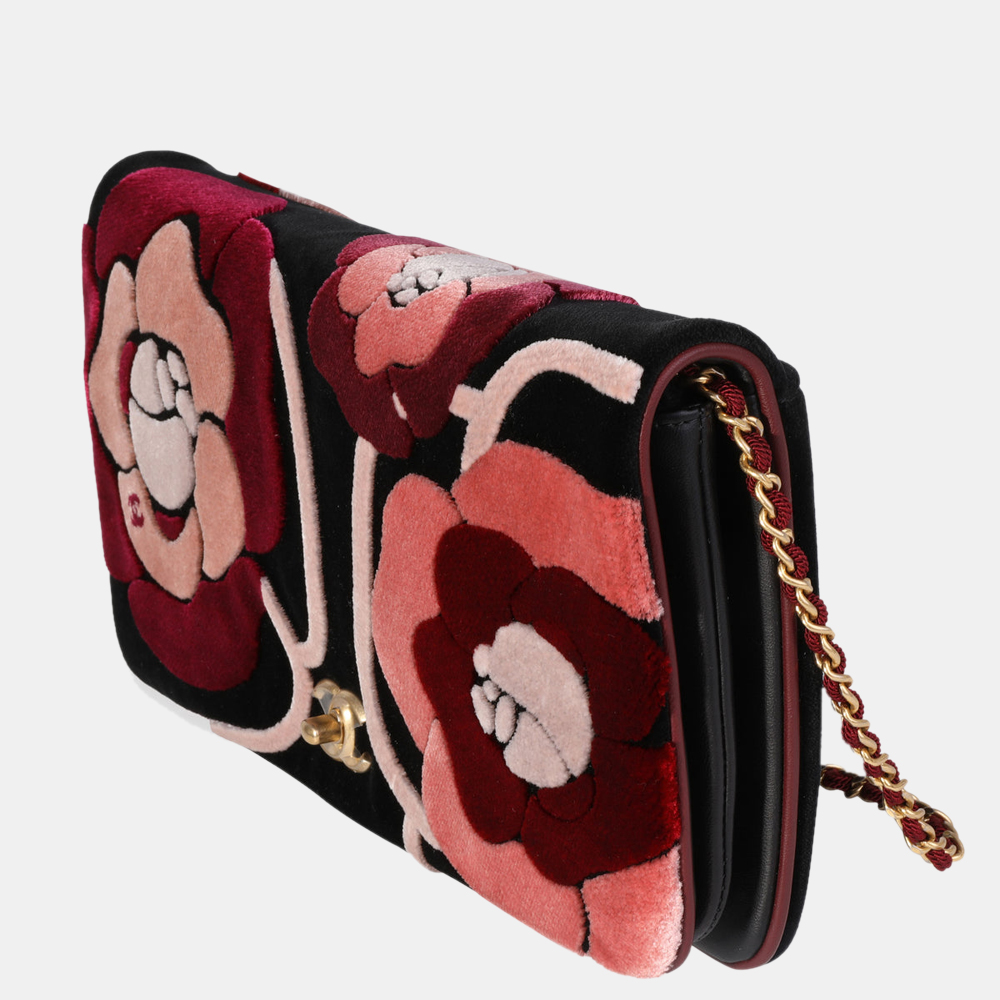 

Chanel Black/Red Velvet Camellia Clutch with Chain Bag