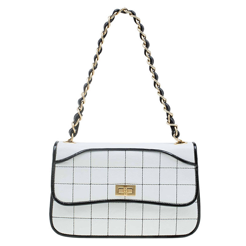 Pre Owned Chanel White/Black Chocolate Bar Leather Reissue Shoulder Bag