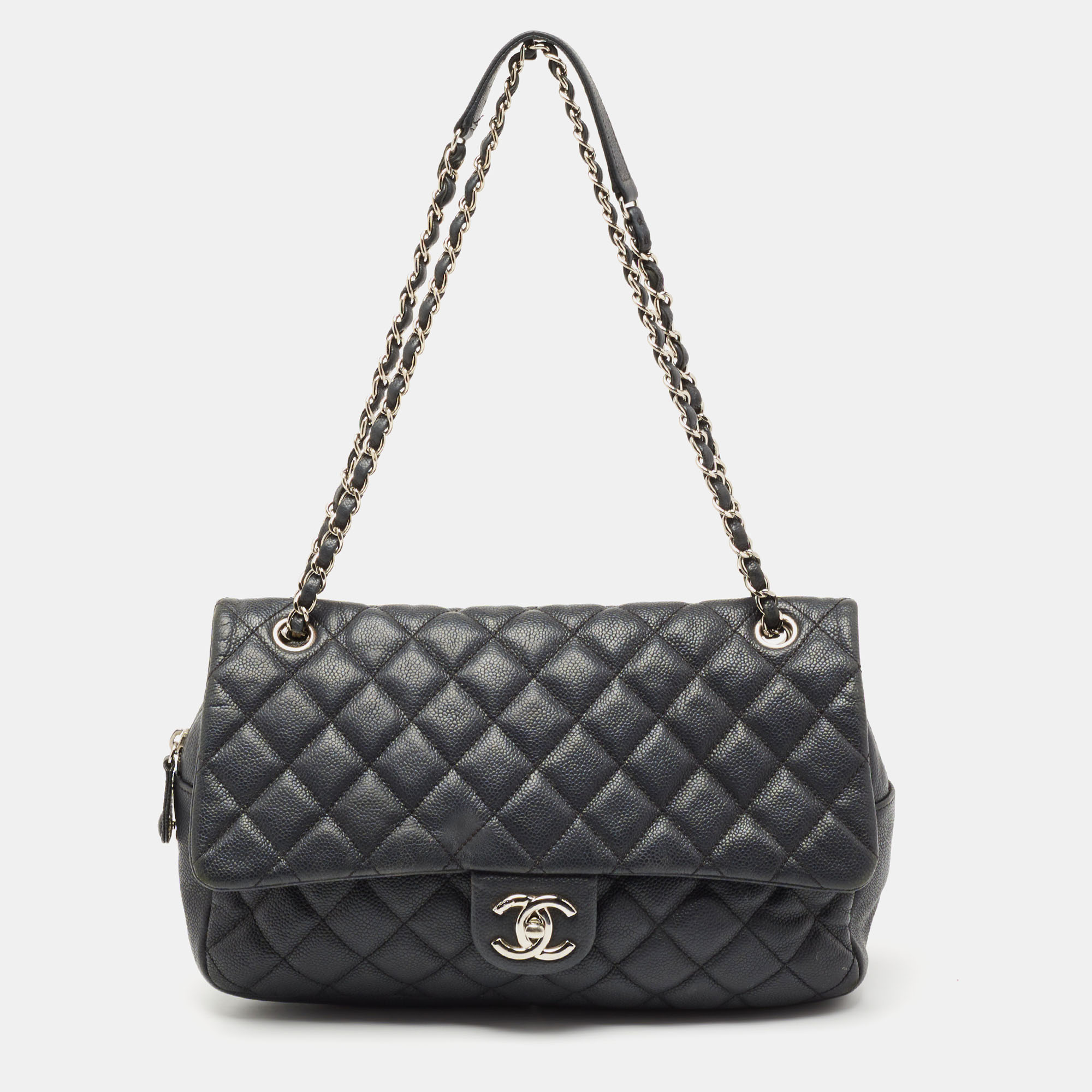 مملوكة مسبقًا حقيبة شانيل إيزي جلد كافيار مبطن أسود بقلاب كبيرة