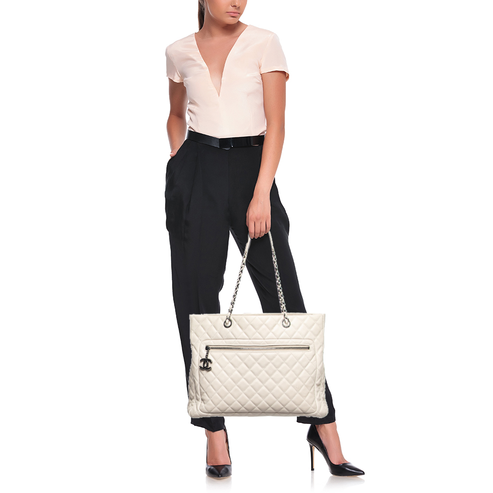 

Chanel Off White Quilted Caviar Leather Front Zip Pocket Chain Tote