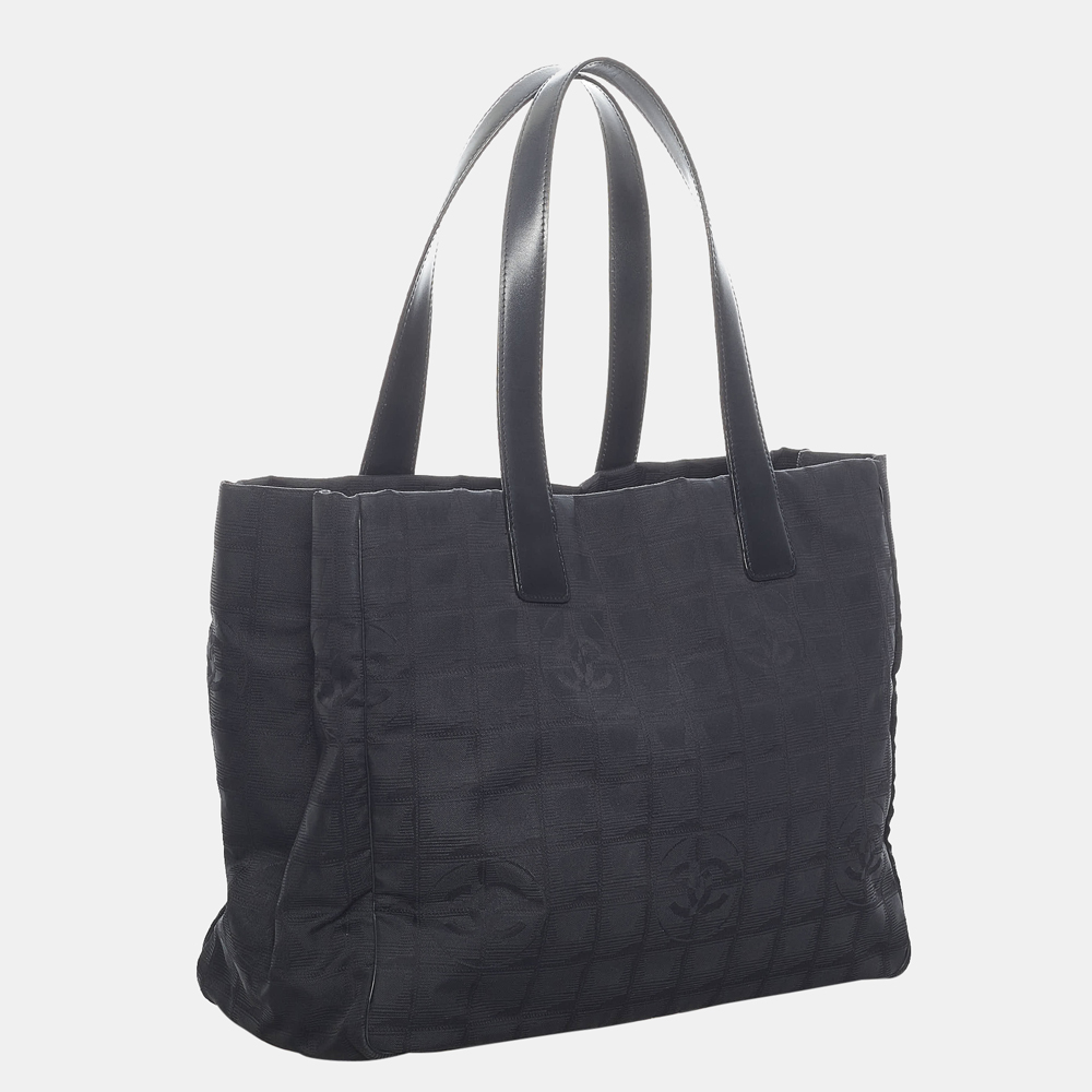 

Chanel Black New Travel Line Nylon Handbag