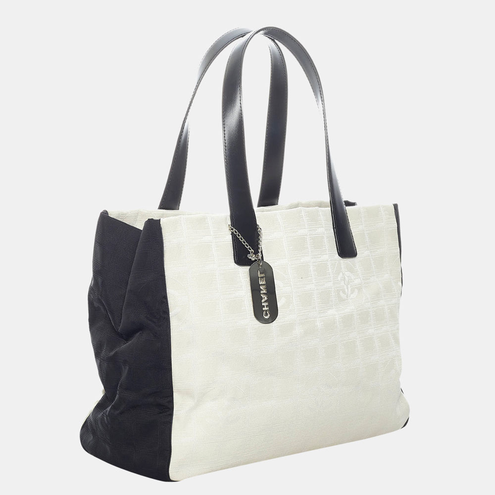 

Chanel Black/White New Travel Line Nylon Tote Bag