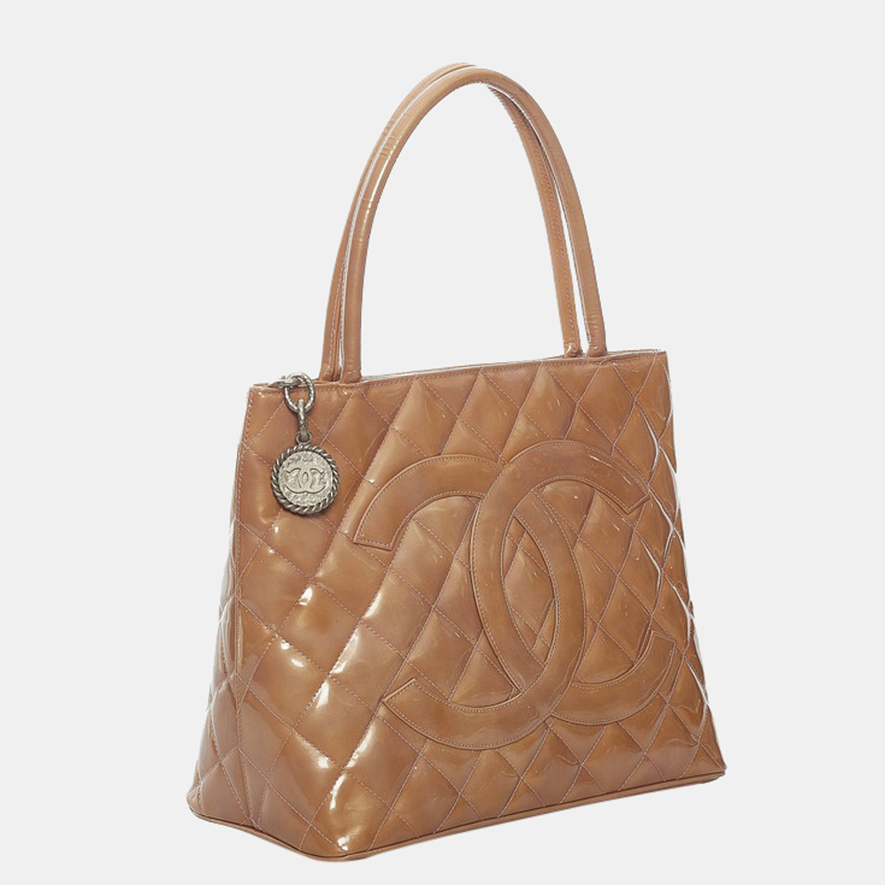 

Chanel Beige Patent Leather CC Medallion Tote Bag