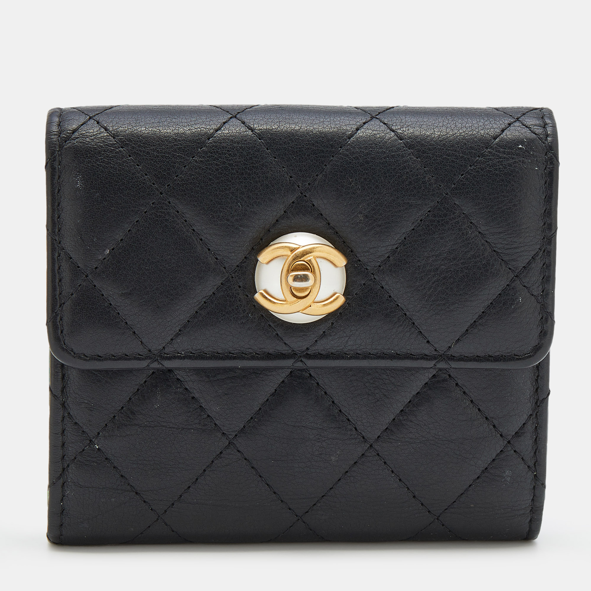Pre Owned Chanel Black Quilted Leather Pearl CC Bifold Wallet