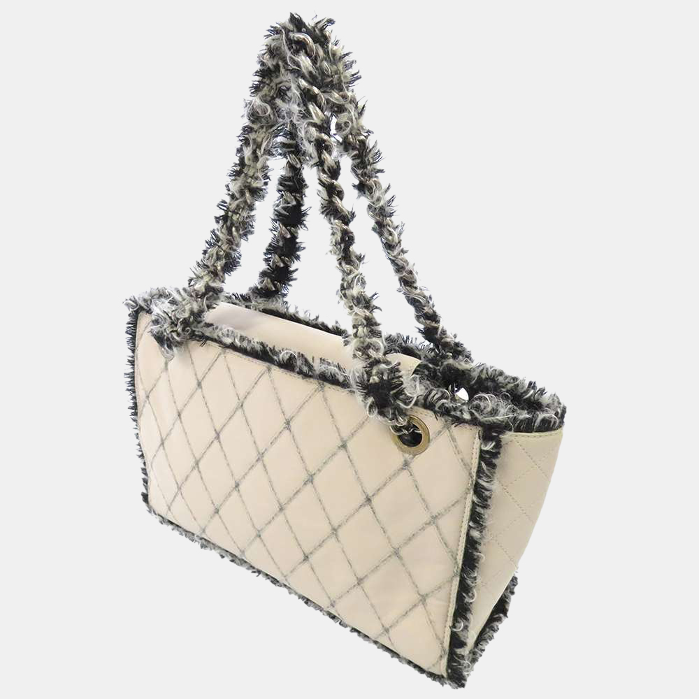 

Chanel Beige/Black Tweed Leather CC Chain Tote Bag
