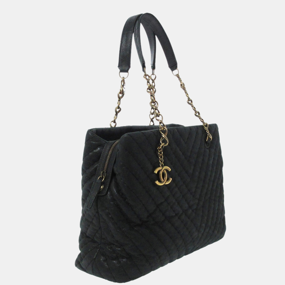 

Chanel Black Lambskin Leather Chevron Shoulder Bag