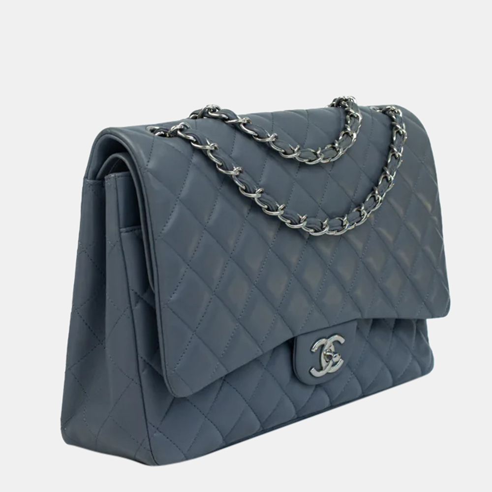 

CHANEL Maxi Jumbo Shoulder bag in Blue Leather