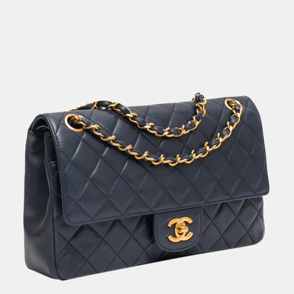 

CHANEL Timeless Medium Shoulder bag in Blue Leather, Black