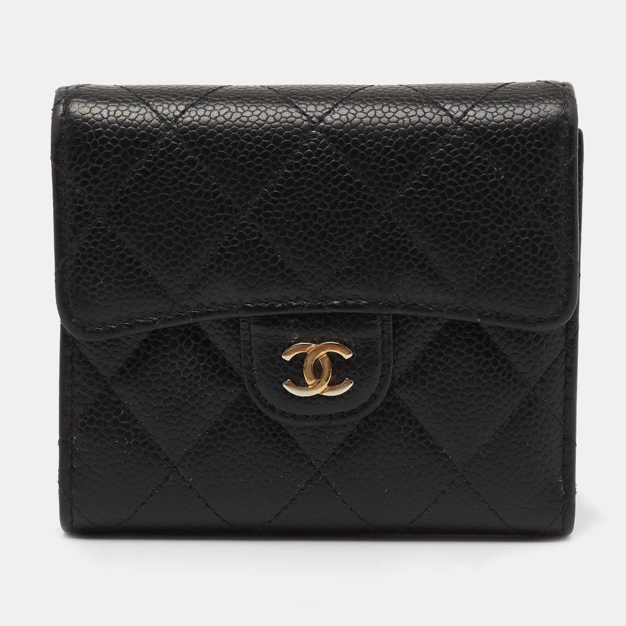 مملوكة مسبقًا Chanel Black Quilted Caviar Leather Classic  Wallet 