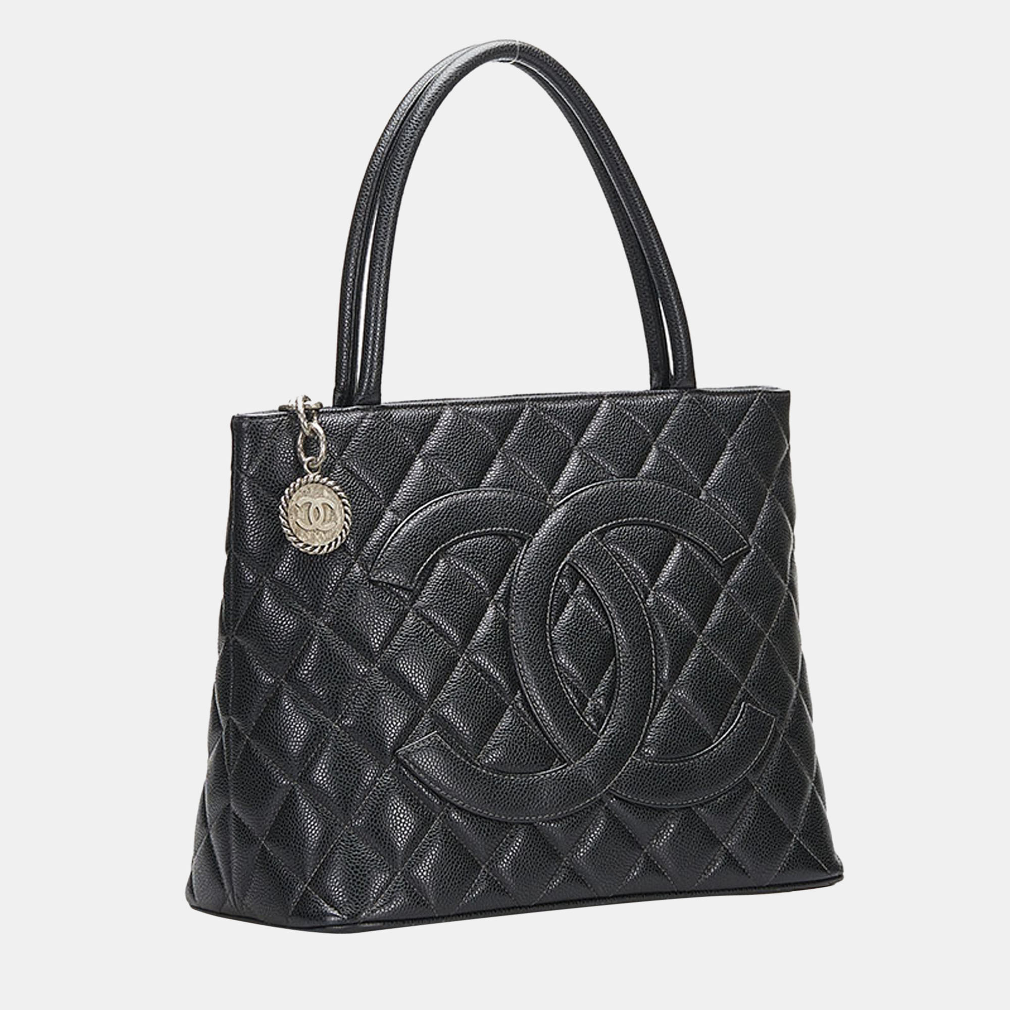 

Chanel Black Animal skin CC Caviar Medallion Tote