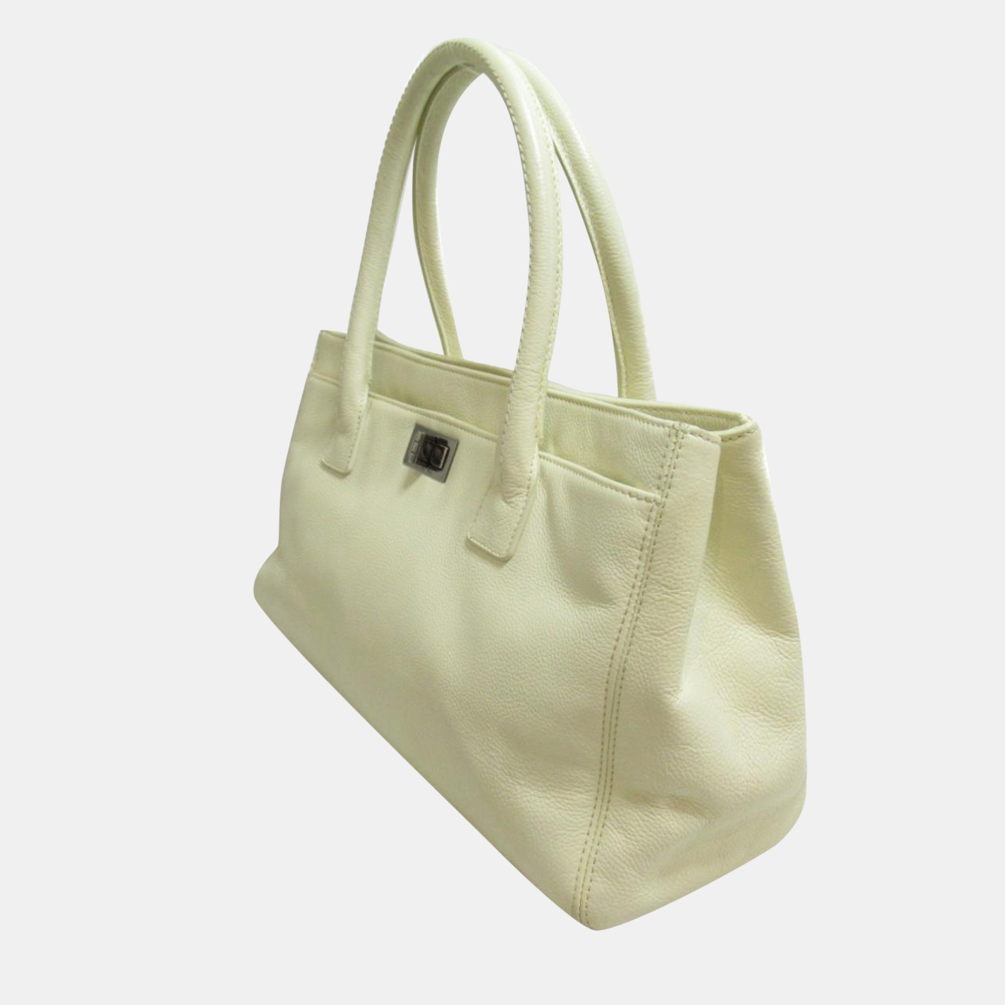 

Chanel White Animal skin Turn Lock Cerf Tote Bag