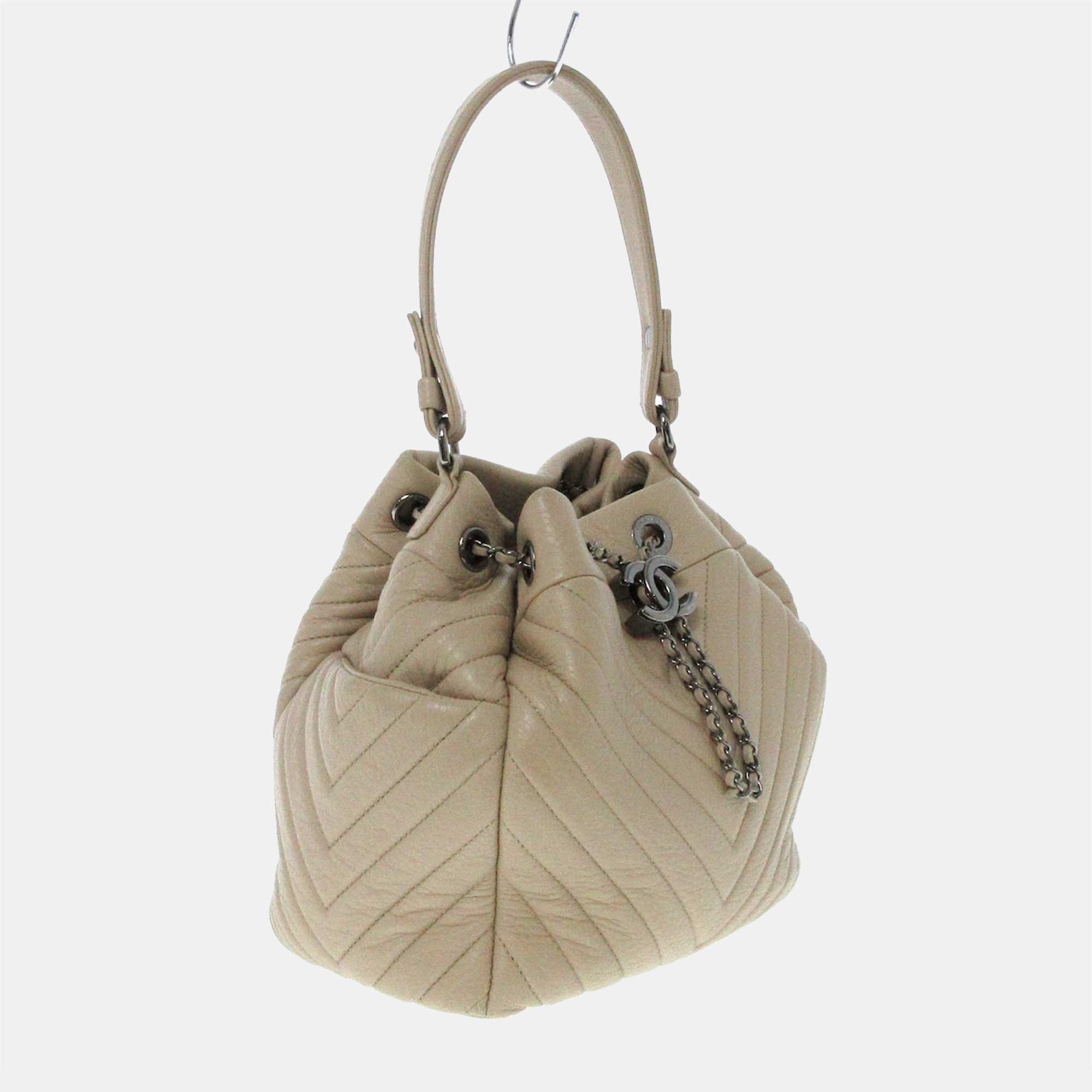 

Chanel Beige Leather V-Stich bucket bag