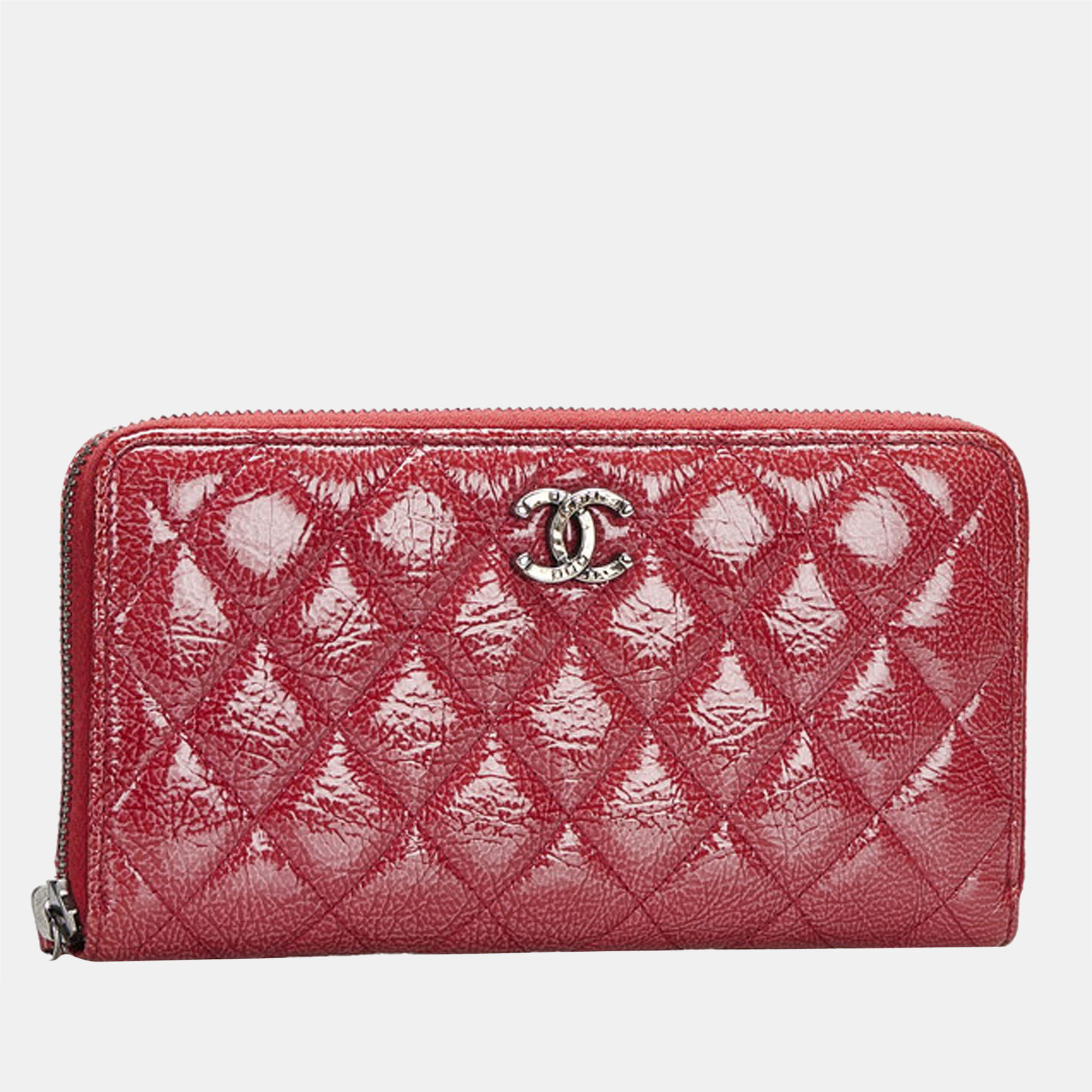 

Chanel Red Leather Interlocking CC Logo Continental Wallet