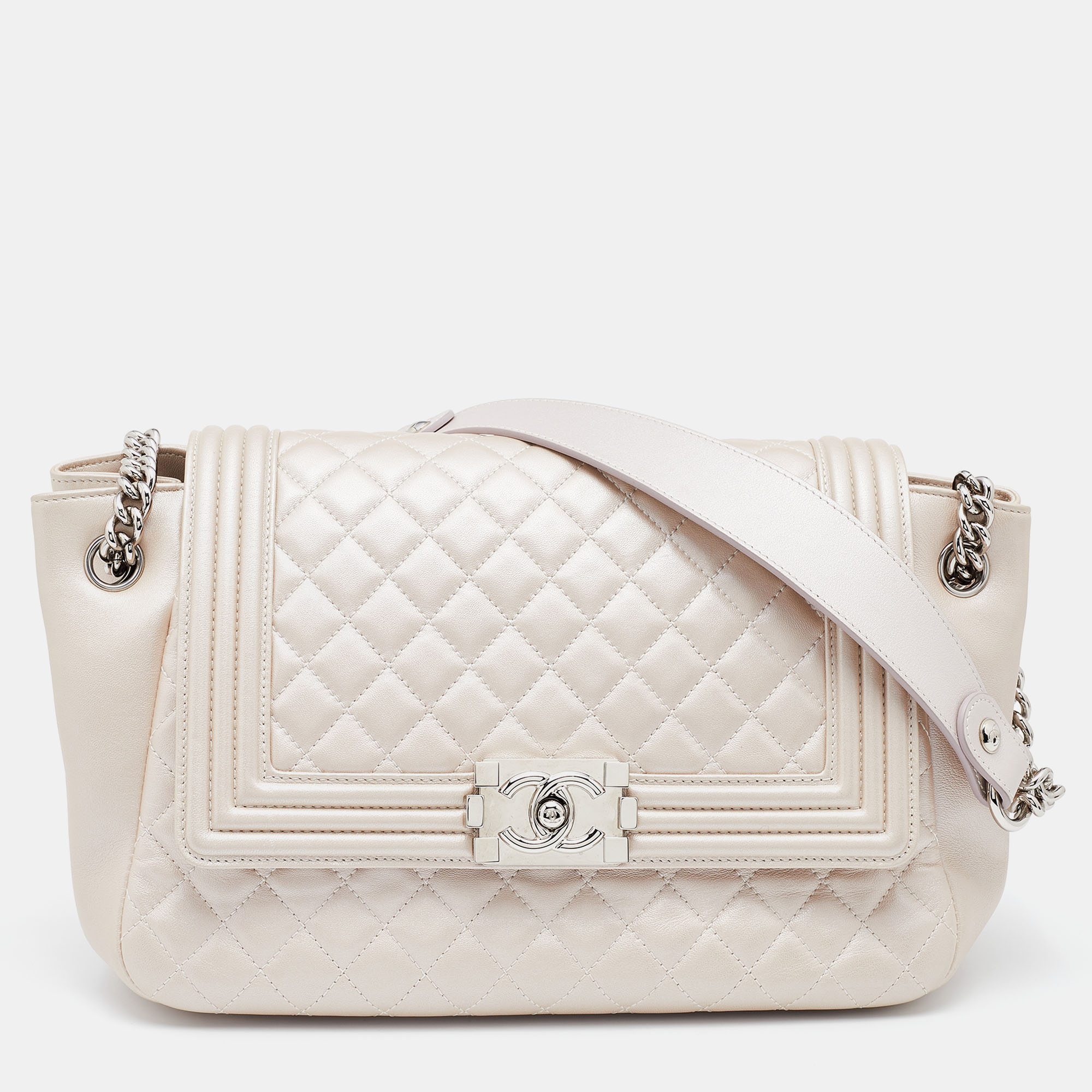 Pre Owned Chanel Pearl Beige Quilted Leather Boy Accordion Flap Bag