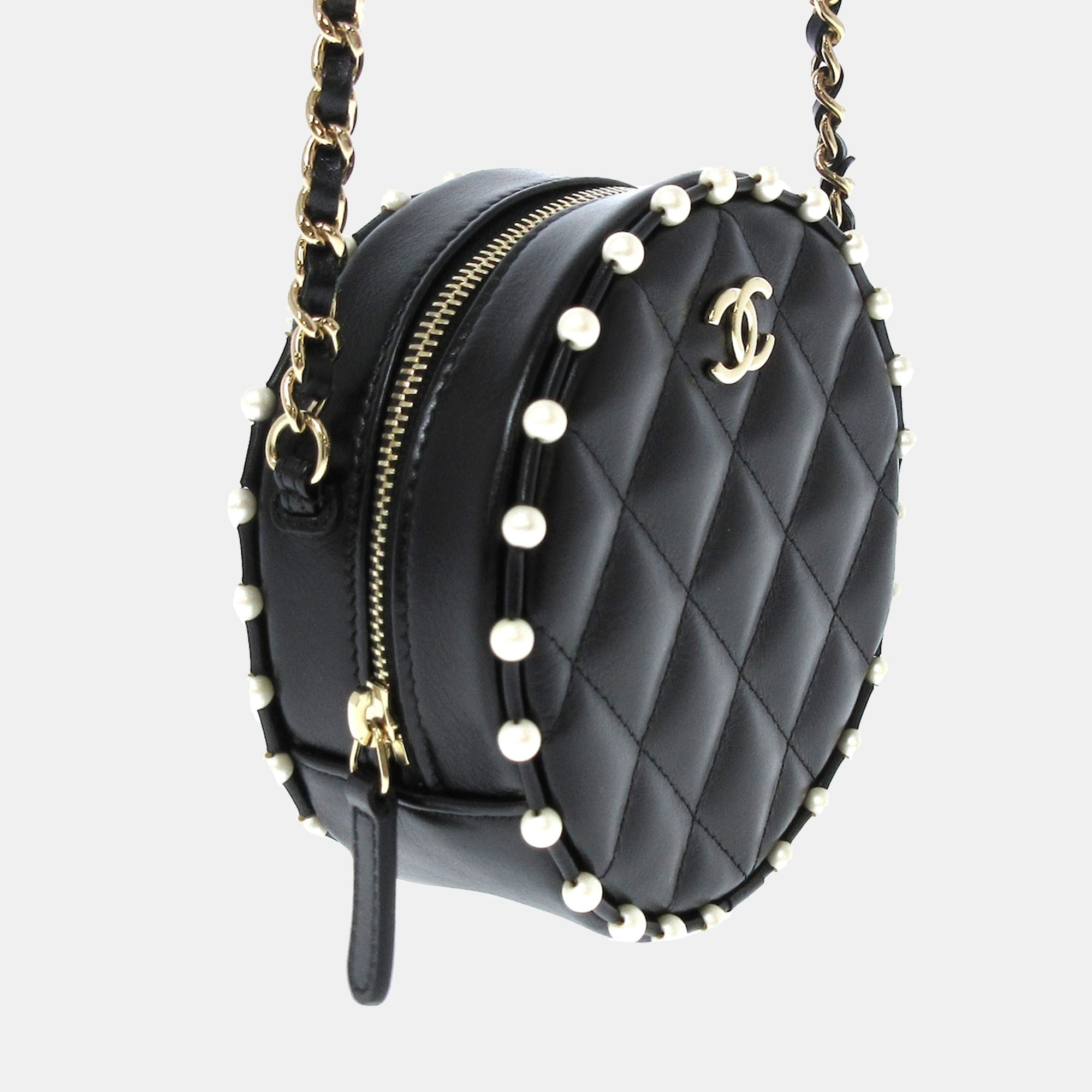 

Chanel Leather Round as Earth Shoulder Bags, Black