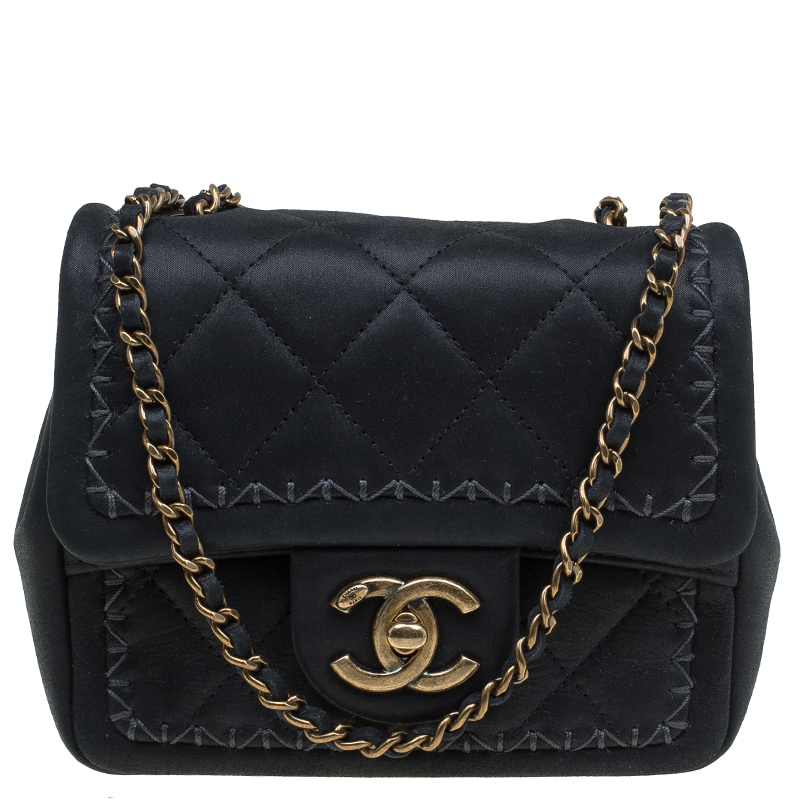 Pre Owned حقيبة شانيل قلاب كلاسيك مربع ميني جلد إريدسنت مبطنة سوداء