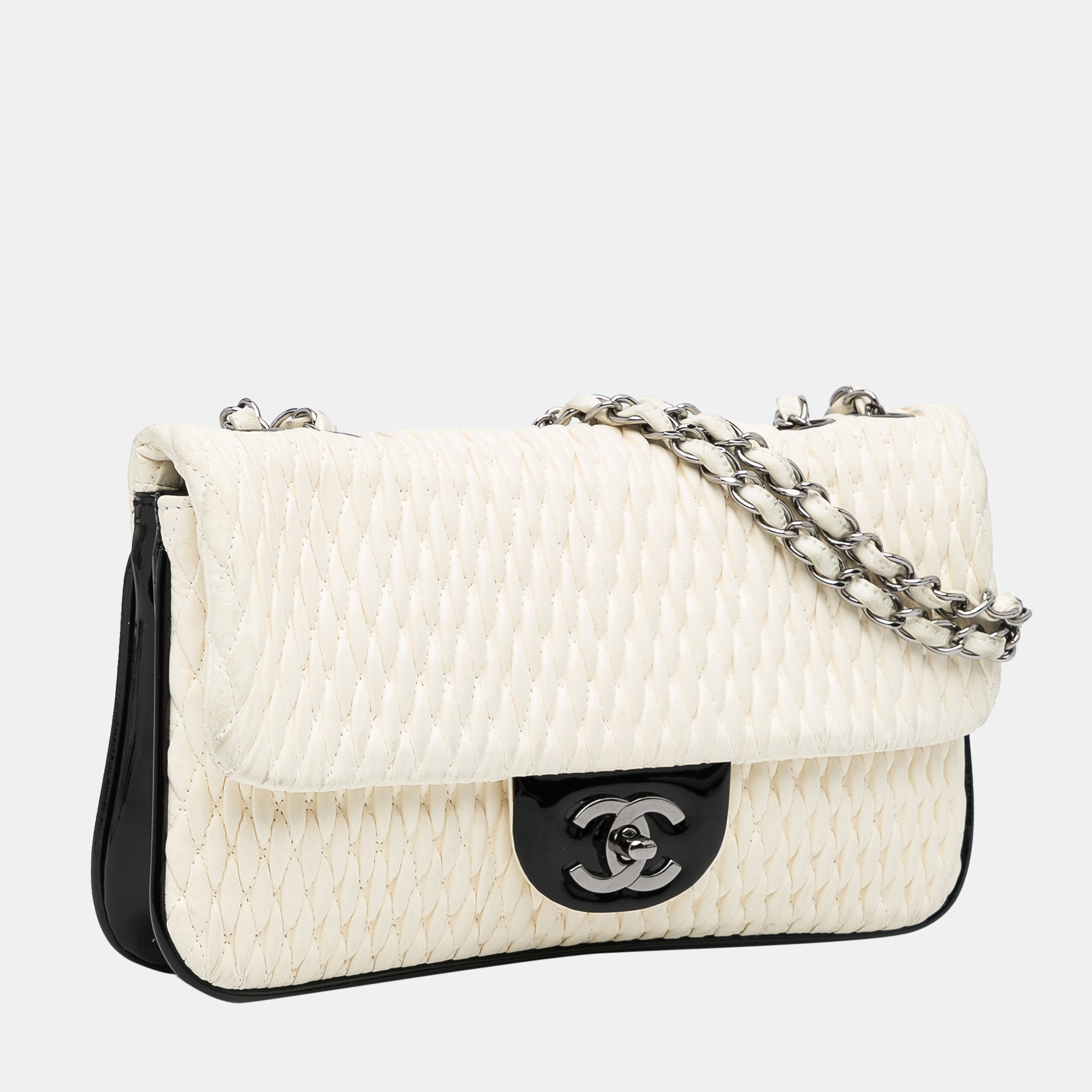 

Chanel White CC Matelasse Flap Bag