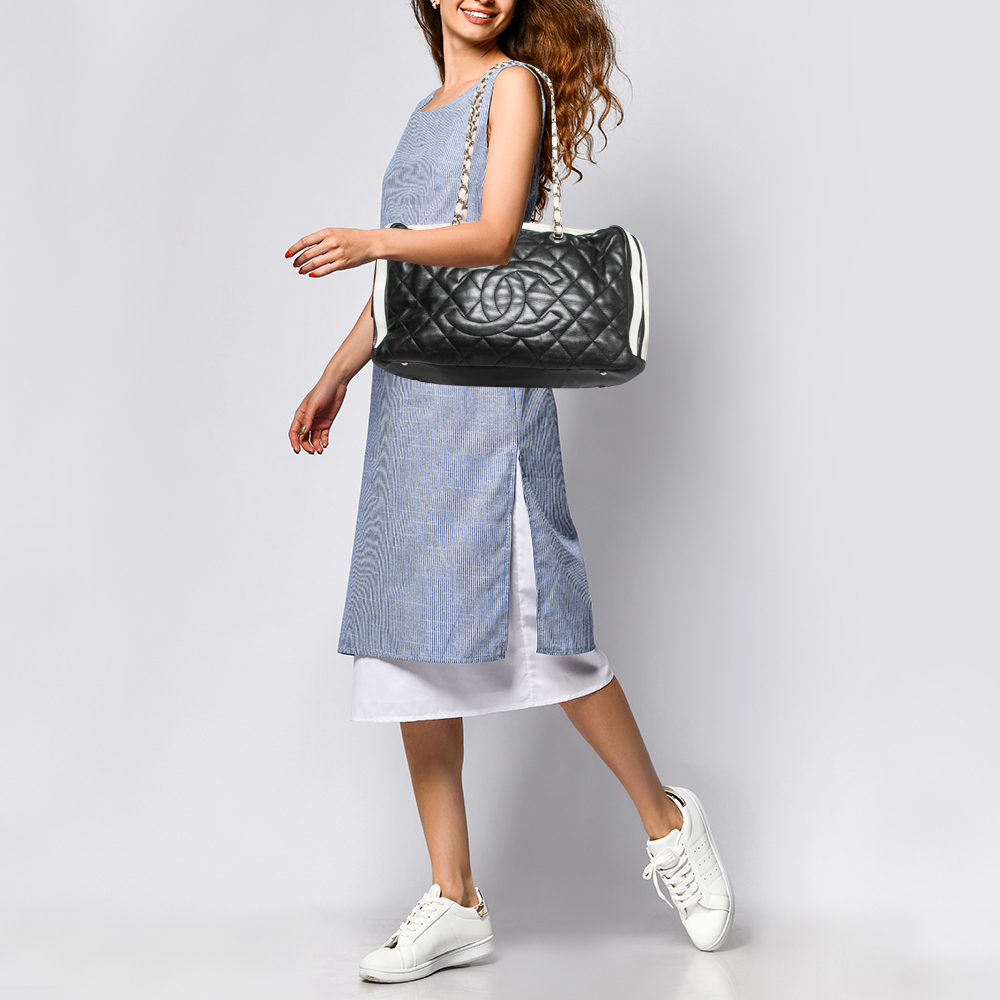 

Chanel White/Black Quilted Leather CC Zip Shoulder Bag