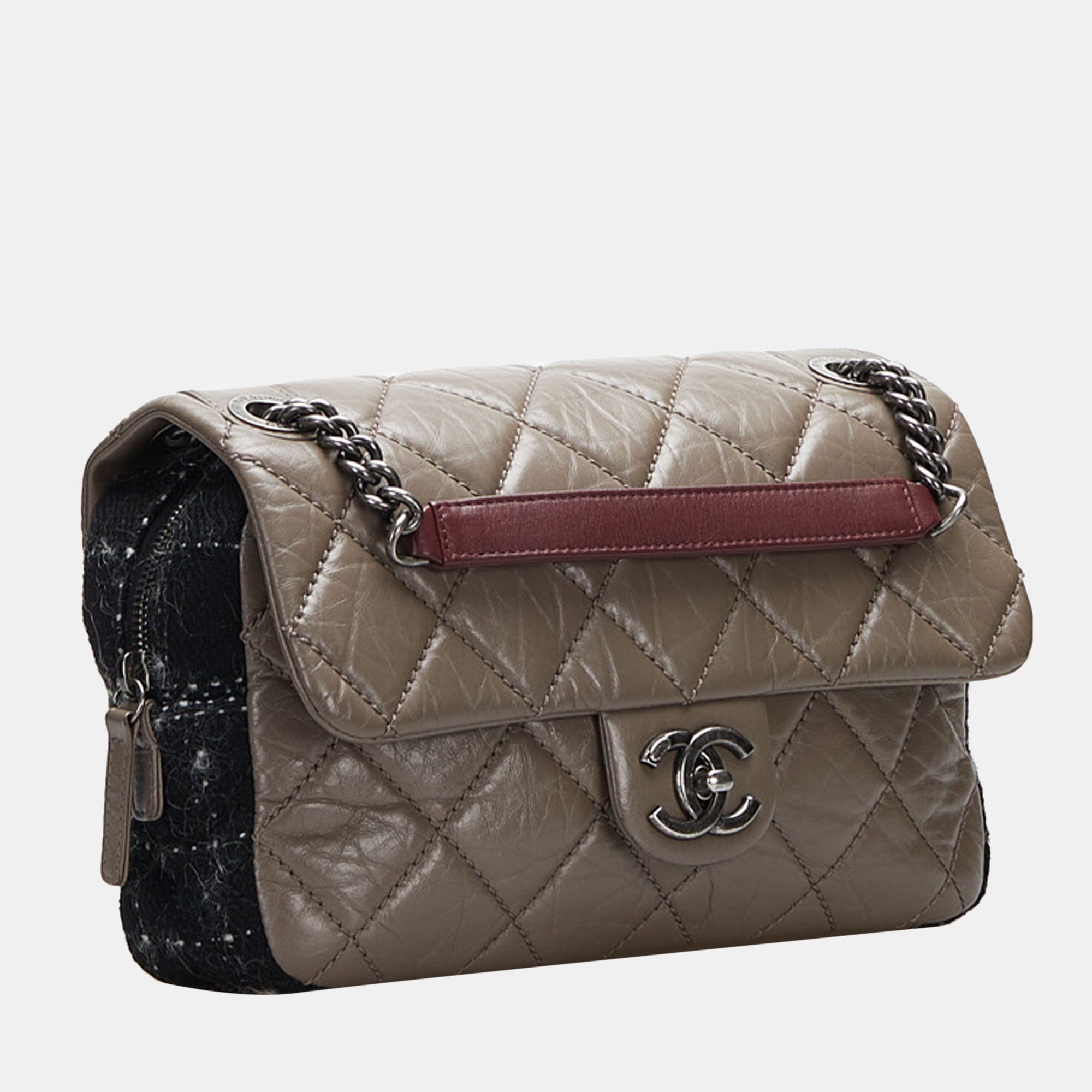 

Chanel Grey Glazed Matelasse Portobello Flap Bag