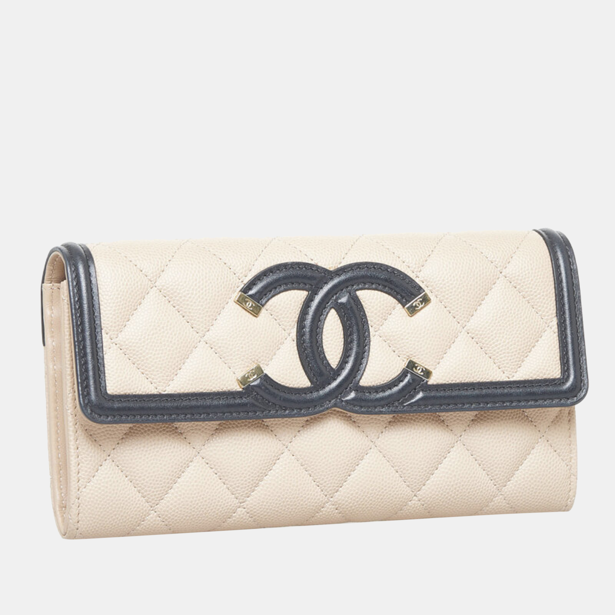 

Chanel White Animal skin CC Filigree Flap Wallet Long Wallet