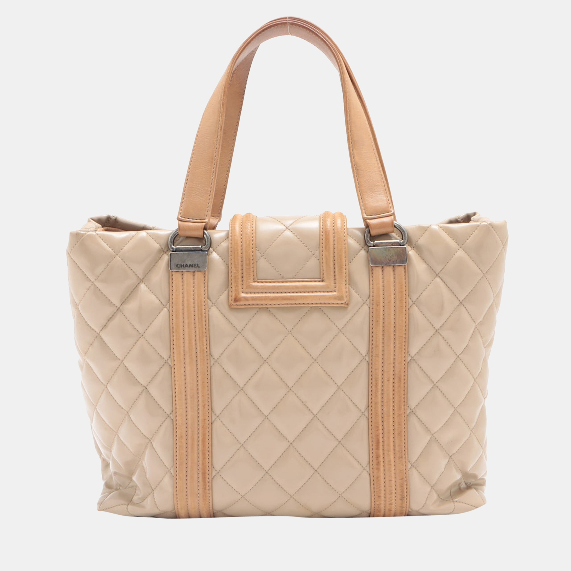 

Chanel Boy Chanel Patent leather Tote bag Beige Silver Metal fittings 16720427