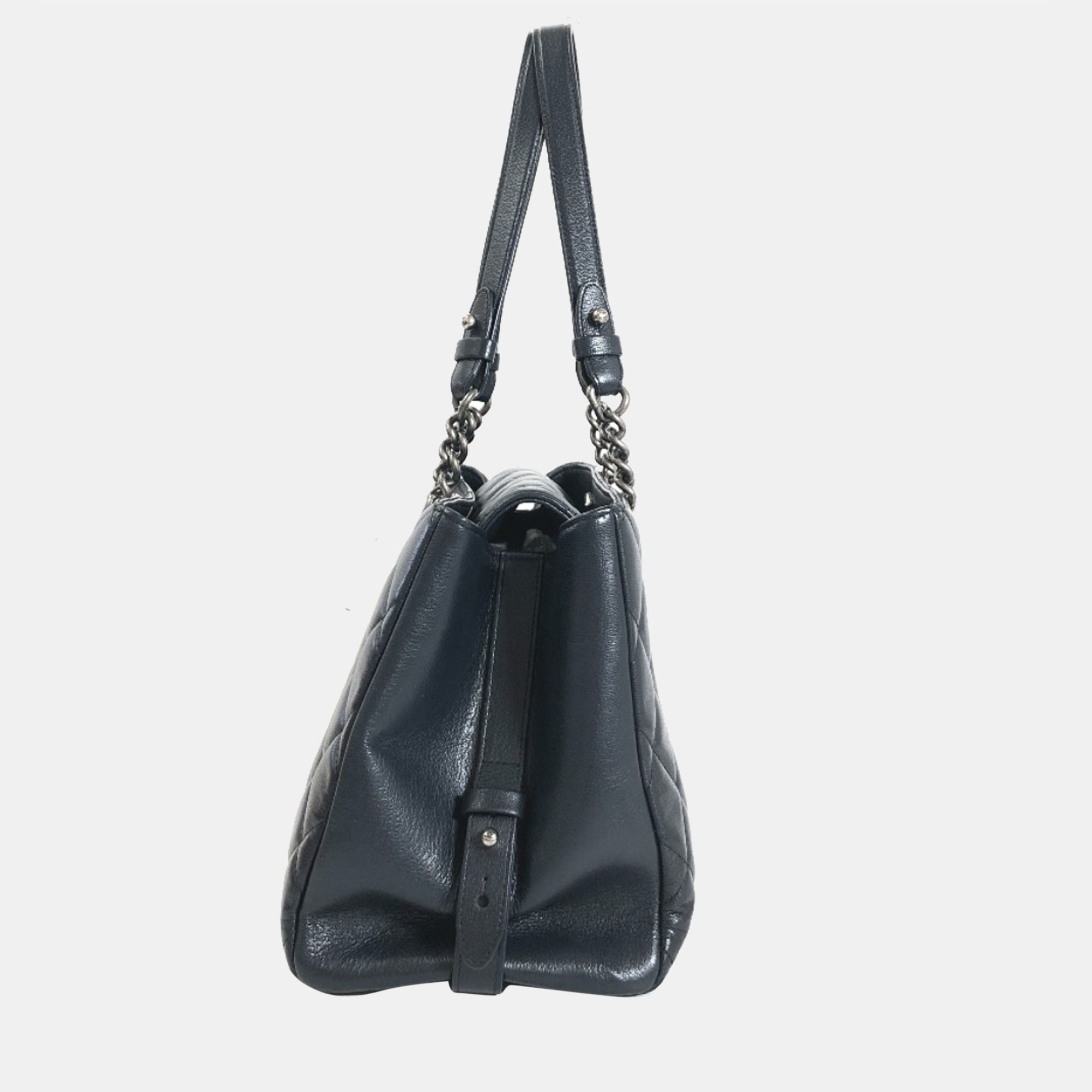 

Chanel Black Leather Quilted CC Chain Tote Bag