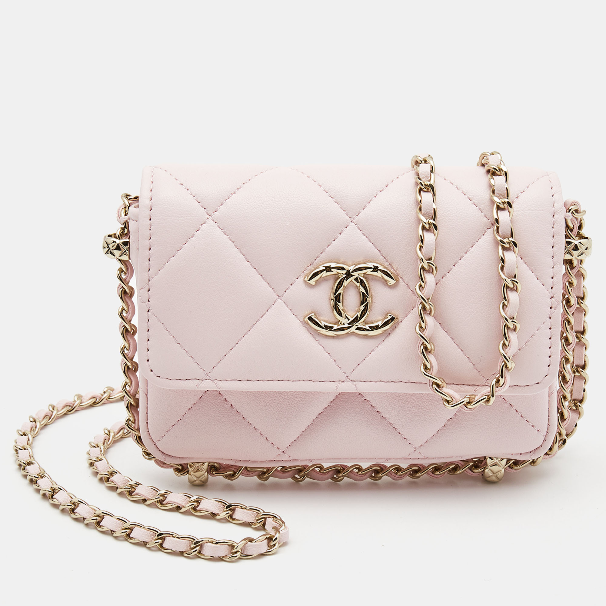 Chanel Quilted Round Clutch with Pearl Chain Light Pink Calfskin Aged –  Coco Approved Studio