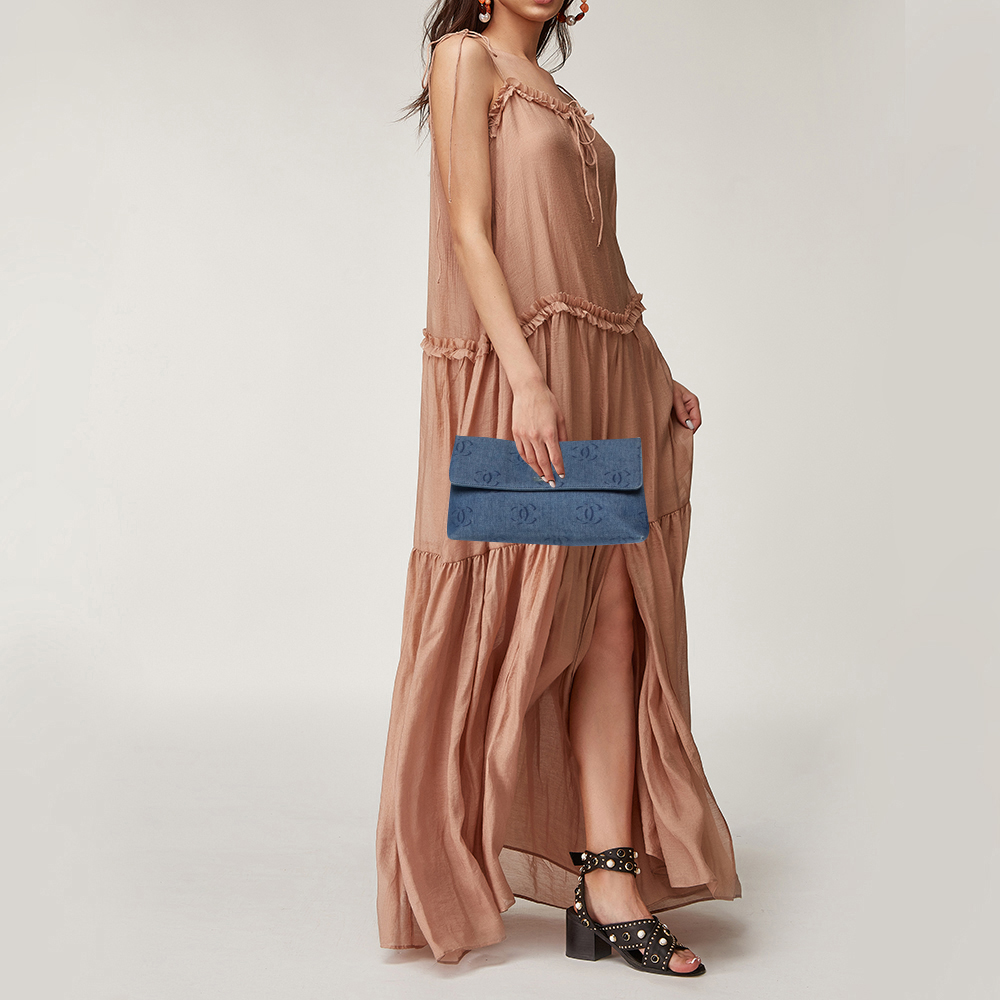 

Chanel Blue CC Signature Denim Vintage Clutch