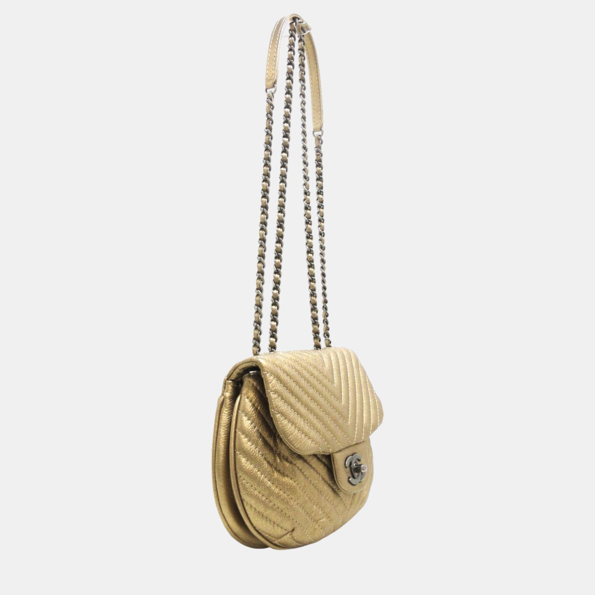 

Chanel Gold Leather Chevron CC shoulder Bag