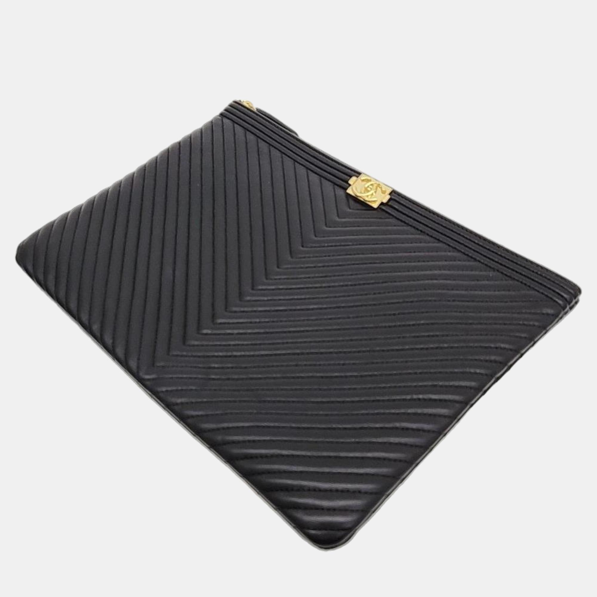 

Chanel Black Leather O Case Medium Boy Chevron Clutch Bag