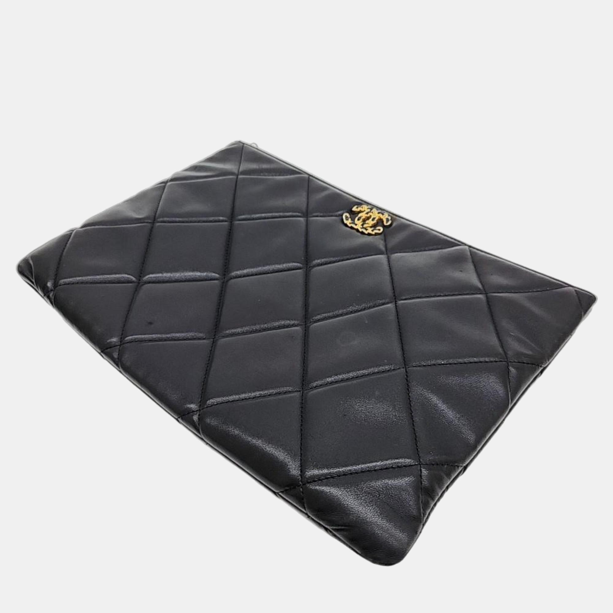 

Chanel Black Leather Large 19 Clutch