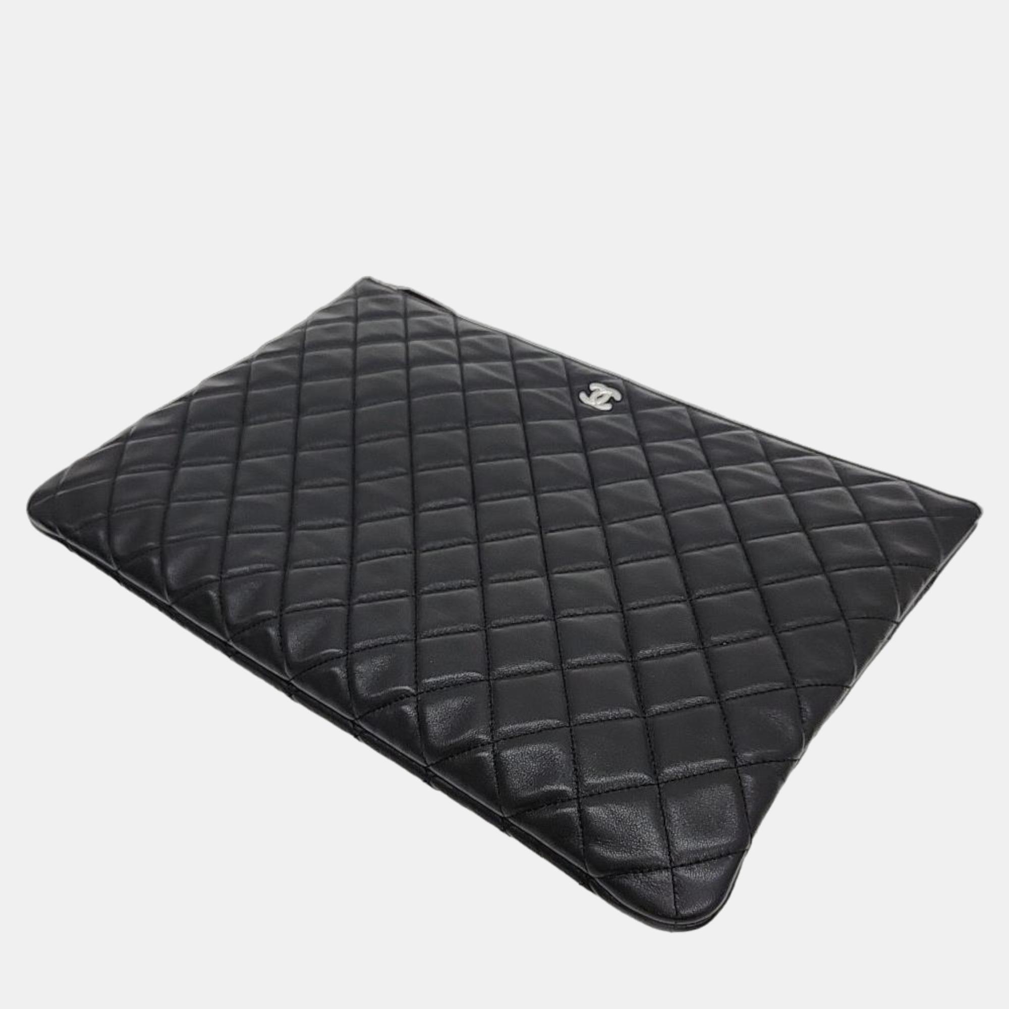 

Chanel Black Leather  O Case