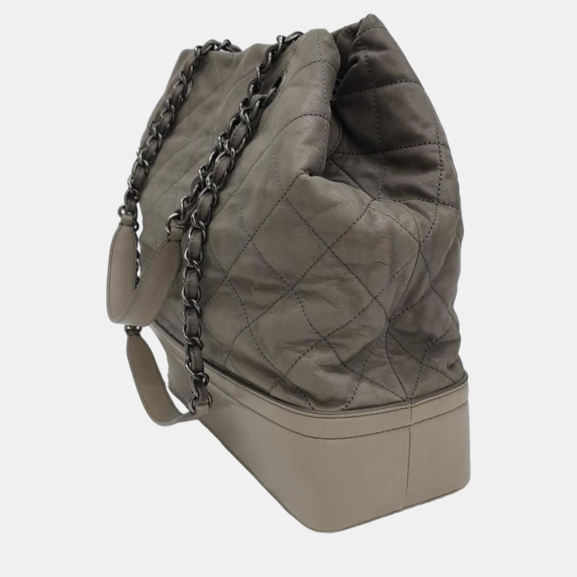 

Chanel Green Leather Gabrielle Chain Bucket Bag