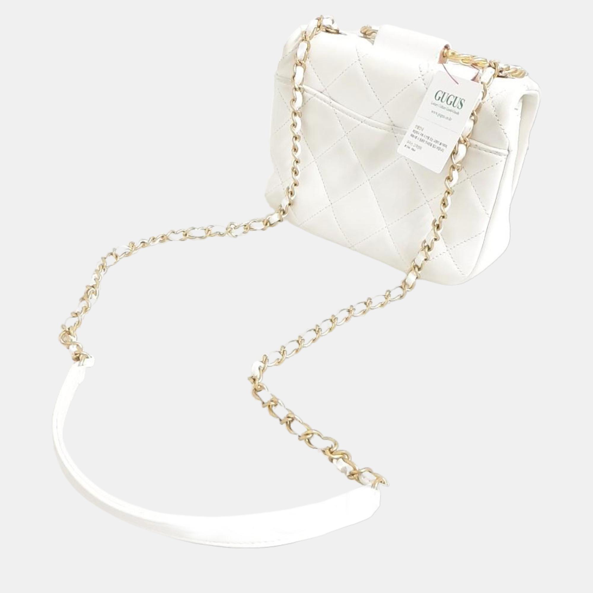 

Chanel White round top handle shoulder bag