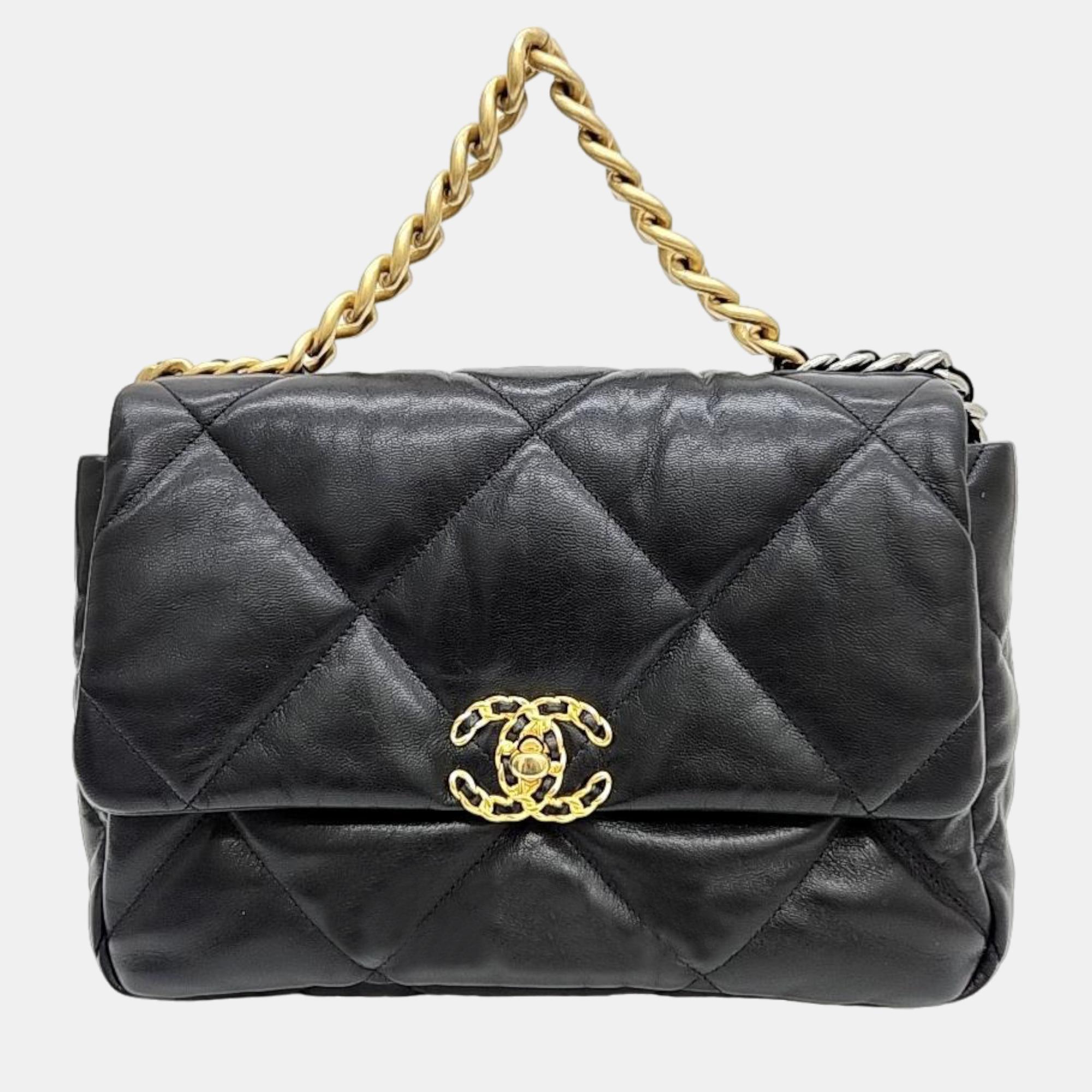 Stunning Chanel 19 Shoulder Bag in Green Quilted Leather , Matt Gold and SHW