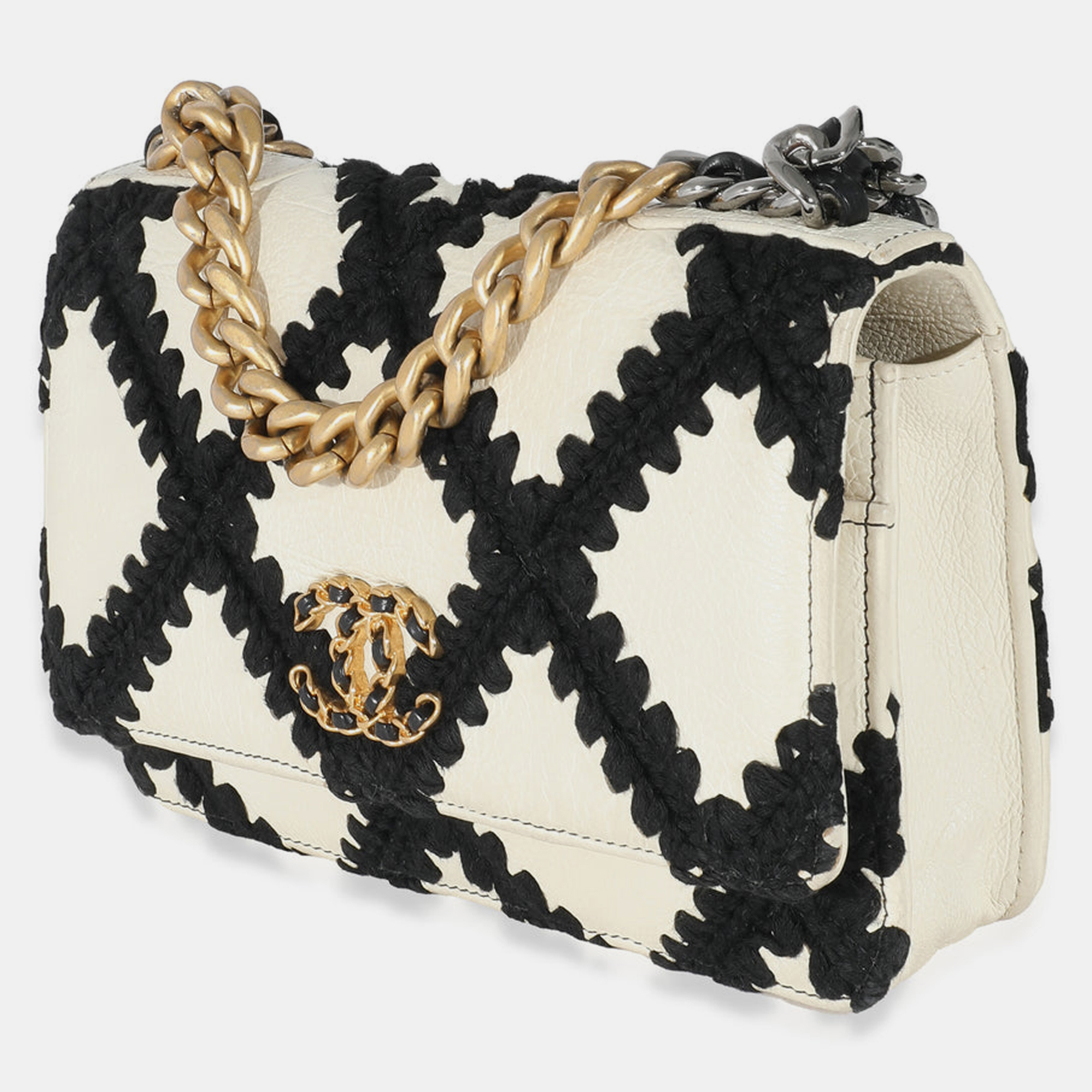 

Chanel White/Black Crochet 19 Wallet on Chain