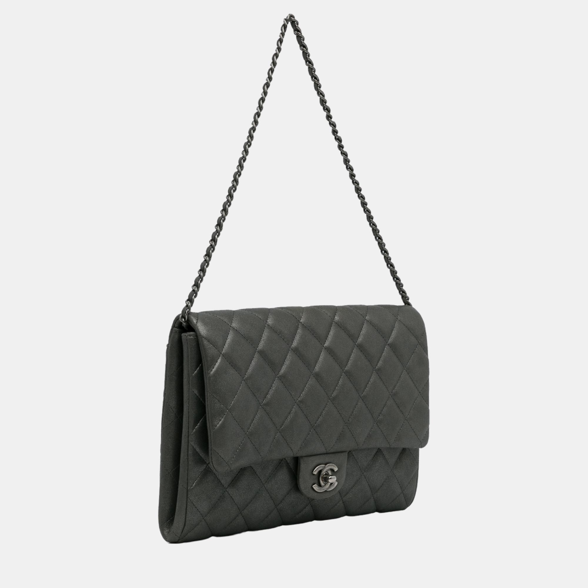 

Chanel Grey CC Quilted Leather Shoulder Bag