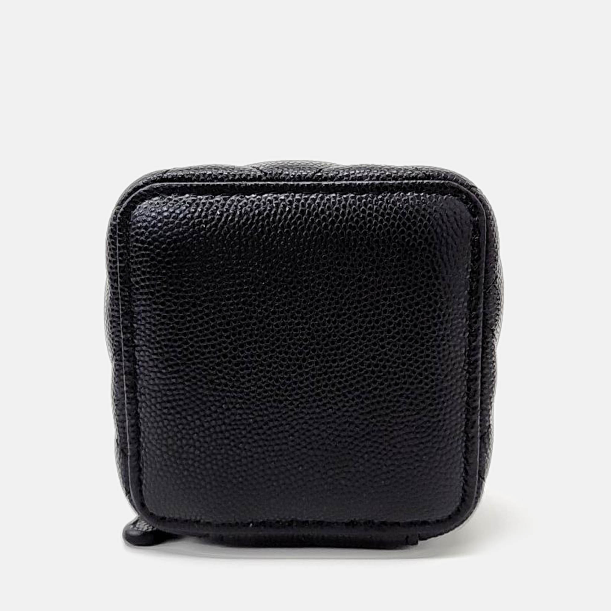 

Chanel Caviar Square Pouch bag, Black