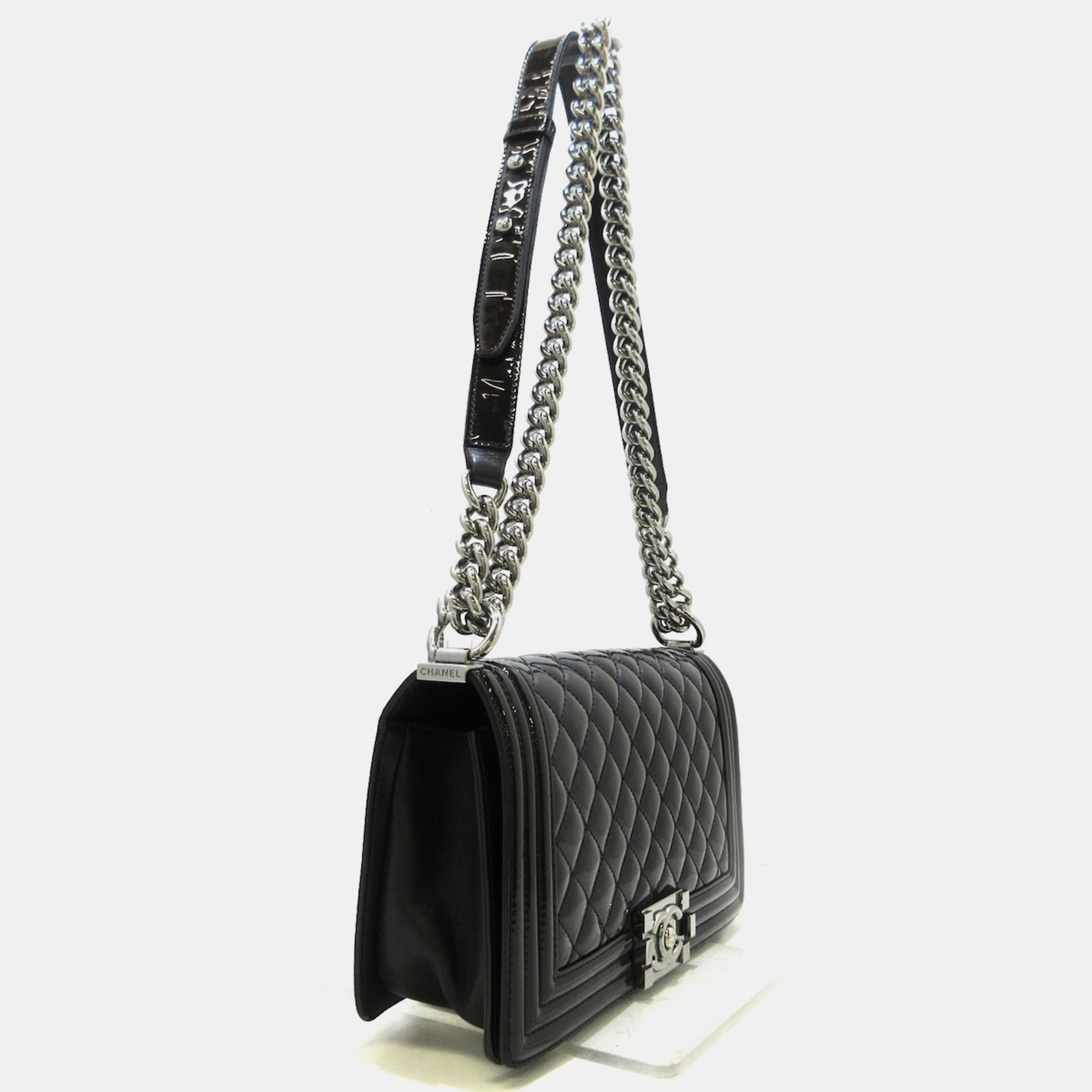 

Chanel Black Leather Boy shoulder bag