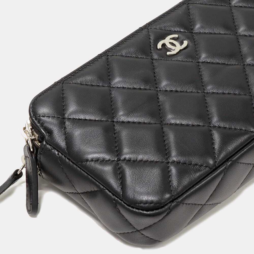 

Chanel Black CC Small Clutch With Chain