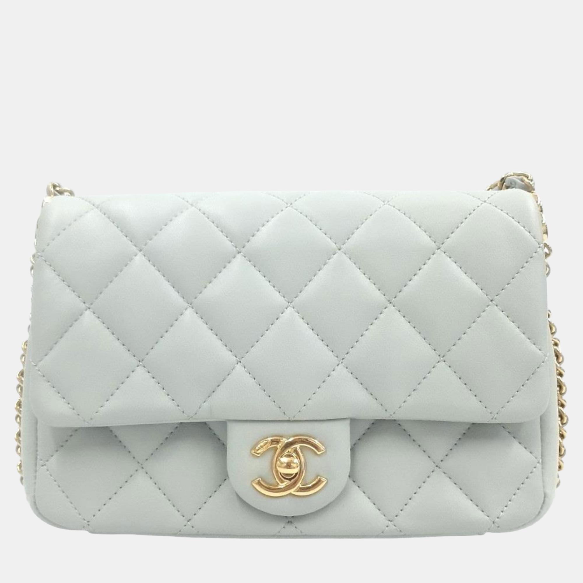 Known for creating exclusive meticulously crafted instantly recognizable fashion items Chanel is a brand coveted around the world. Indulge in the Chanel way of luxury with this pretty bag.