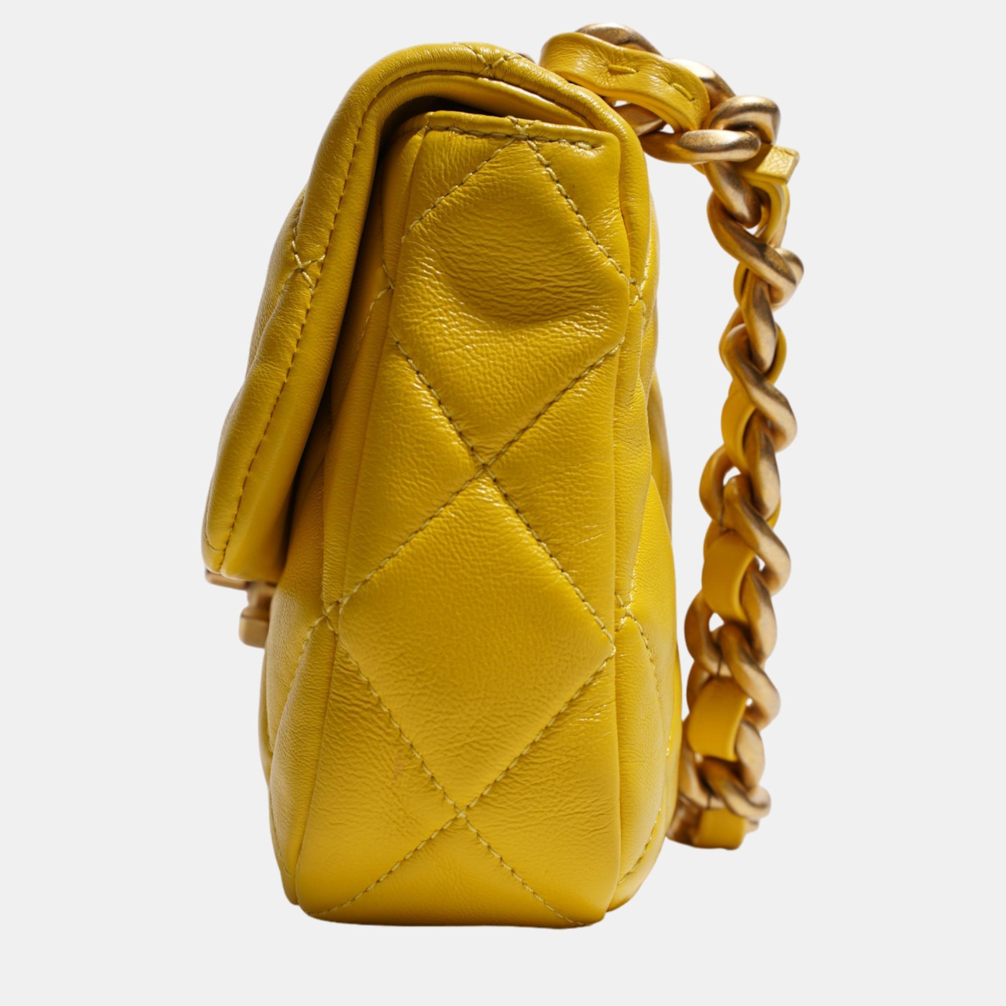 

Chanel Womens Candy Chain CC Quilted Lambskin Flap Bag Mini, Yellow